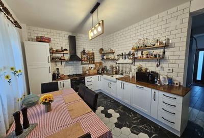 Casă cu 3 camere în Agigea