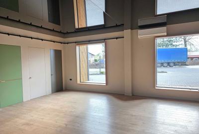 Spațiu comercial, de 250 mp, în Central - 8