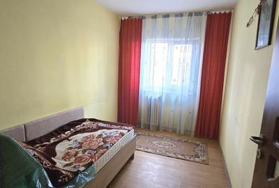 Apartament cu 3 camere decomandat în Albești