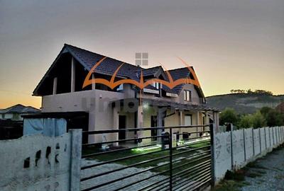 Casă cu 4 camere cu Teren 834 Mp în Corușu - 1