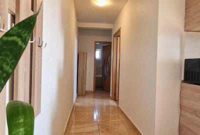 Apartament cu 3 camere decomandat în Plăvăț II - 1
