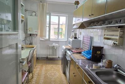 Apartament de vanzare, cu 2 camere, 53 mp, zona Micro 17 - 5