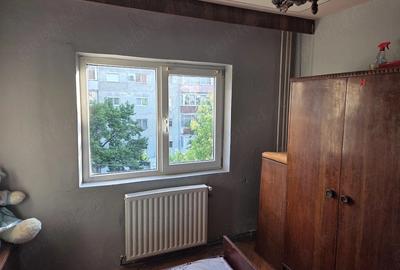 Apartament cu 4 camere decomandat în Dâmbovița - 1