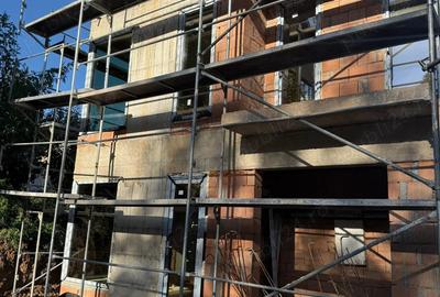 Apartament 4 camere, 97.75 mp+24 mp terasa + garaj+boxa in vila str. Campului! Pret: 290000 EURO - 1