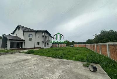 Casă cu Teren 2000 Mp în Români - 3