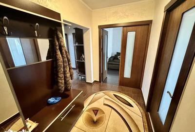 Apartament cu 3 camere decomandat, mobilat în Central