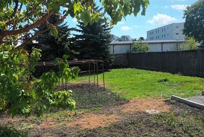 Casă cu 4 camere cu Teren 600 Mp în Central - 1