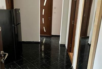 Apartament cu 3 camere situat in Tractorul - 6