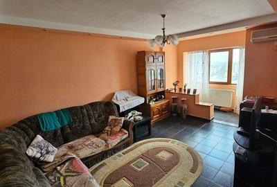 Vanzare 4 camere - mobilat/utilat Mega Mall - 1