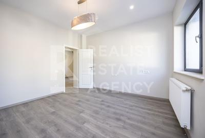 Casă individuală cu 8 camere cu Canalizare în 1 Mai - 28