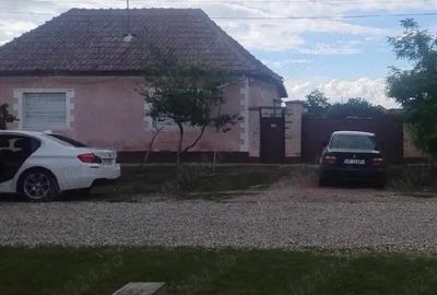 Casă cu Teren 1317 Mp în Central
