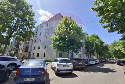 Apartament cu 3 camere decomandat în Tudor - 12