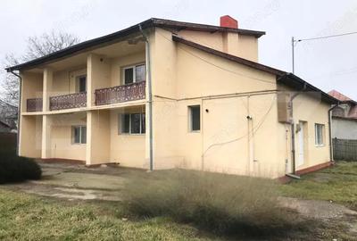 Casă cu Teren 1023 Mp în Central - 14