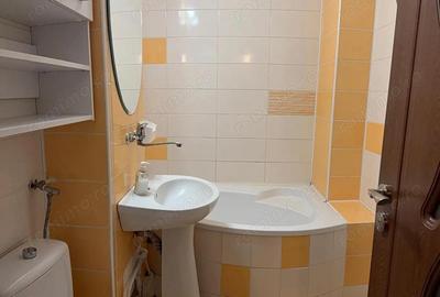 Apartament cu 3 camere decomandat în Tudor - 9