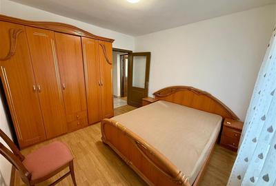 Apartament cu 3 camere semidecomandat în Podu Roș - 1