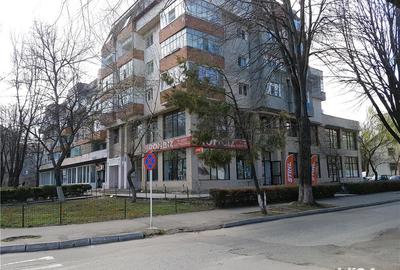 Spațiu comercial, de 688 mp, în Central - 9