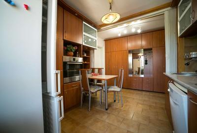 Inchiriez apartam ultracentral(Libelula)- 3 camere, centrala proprie - 7