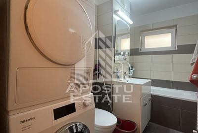 Apartament cu 3 camere semidecomandat, mobilat în Dâmbovița