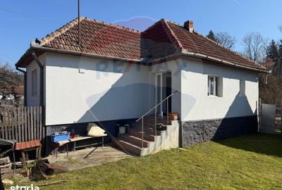 Casă cu 2 camere cu Teren 2002 Mp în Livada