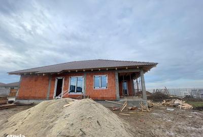 Casă cu 3 camere în Sântandrei