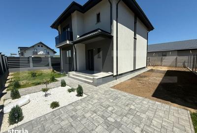 Casă cu 5 camere cu Teren 329 Mp în Cârcea