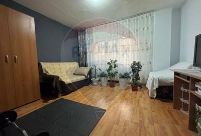 Apartament  cu 3 camere de vanzare 1 Mai - 5