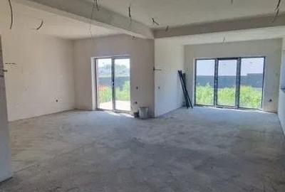 Casă cu 4 camere semidecomandat cu Teren 350 Mp în Jucu - 3