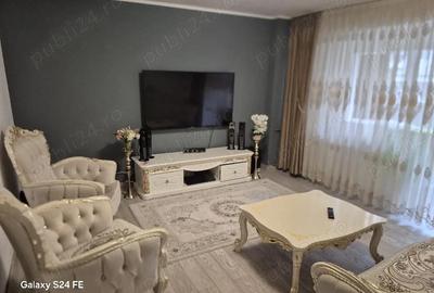 Apartament cu 3 camere decomandat în Tei