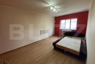 Apartament de 3 camere  in suprafata de 54 mp, zona Bradet