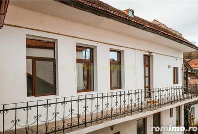 Apartament cu 3 camere nedecomandat, mobilat în Schei - 1