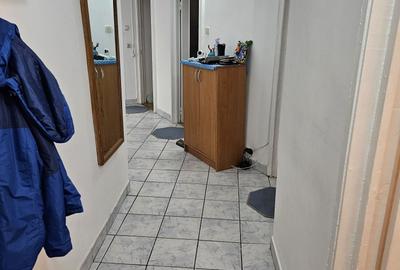 Apartament cu 4 camere decomandat în Răcăștia