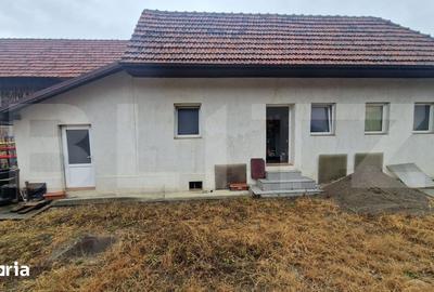 Casă cu 5 camere cu Teren 935 Mp în Central