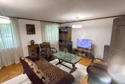 Apartament cu 3 camere decomandat în Sărari