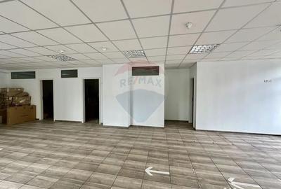 Spațiu comercial, de 220 mp, în Central - 4