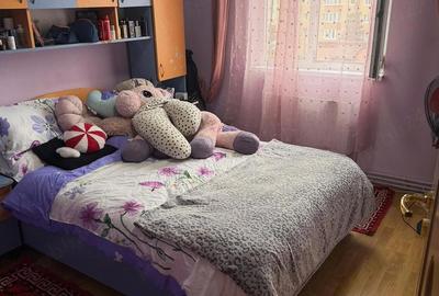 Apartament cu 3 camere semidecomandat în Florilor - 1