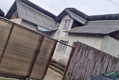 Casă cu 4 camere decomandat în Lăicăi - 1