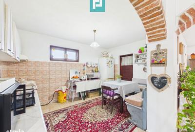 Casă cu 6 camere cu Teren 2029 Mp în Ghioroc - 8