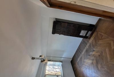 De vanzare apartament cu 3 camere etaj 3 in Parscov ,zona centrala! - 3