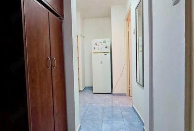 Garsonieră decomandată în Titan