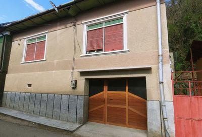 Casă cu 4 camere în Topleț - 1