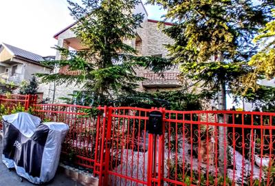 Casă cu 4 camere în Central - 2