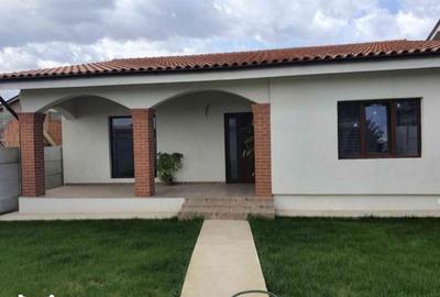 Casă cu 4 camere cu Teren 250 Mp în Malu Mare - 8