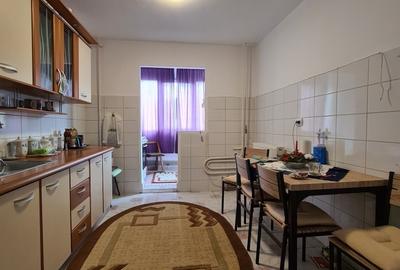 Apartament cu 3 camere semidecomandat în Rahova - 4