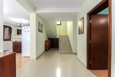Casă cu 6 camere cu Teren 490 Mp în Pantelimon - 2