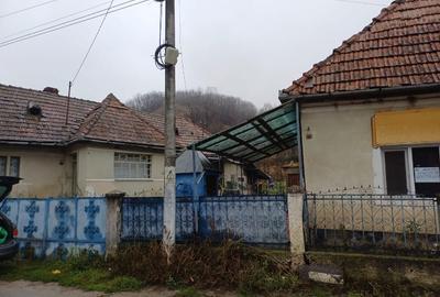 Casa de vânzare compusa din 3 camere, veranda, baie ,cu utilități: apa, canaliza - 3