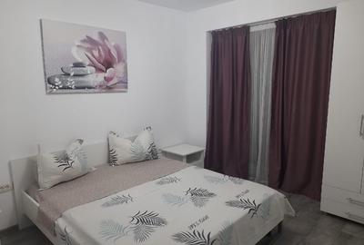 Apartament cu 2 camere semidecomandat, mobilat în Faleza Nord