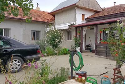 Casa de vanzare, teren 1000m2