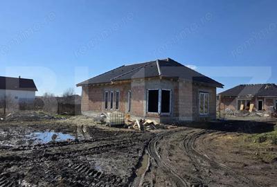 Casă cu 3 camere cu Teren 500 Mp în Unirea - 2