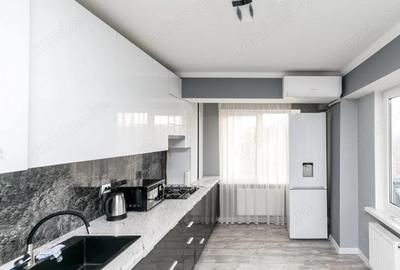 Apartament cu 3 camere decomandat în P-ța Maria