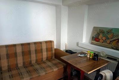 PROPRIETAR inchiriez camera mobilata la curte 13 Septembrie - 5